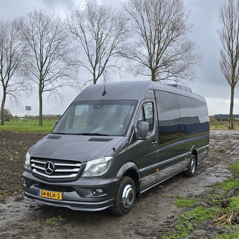 Minibus 22 person bus